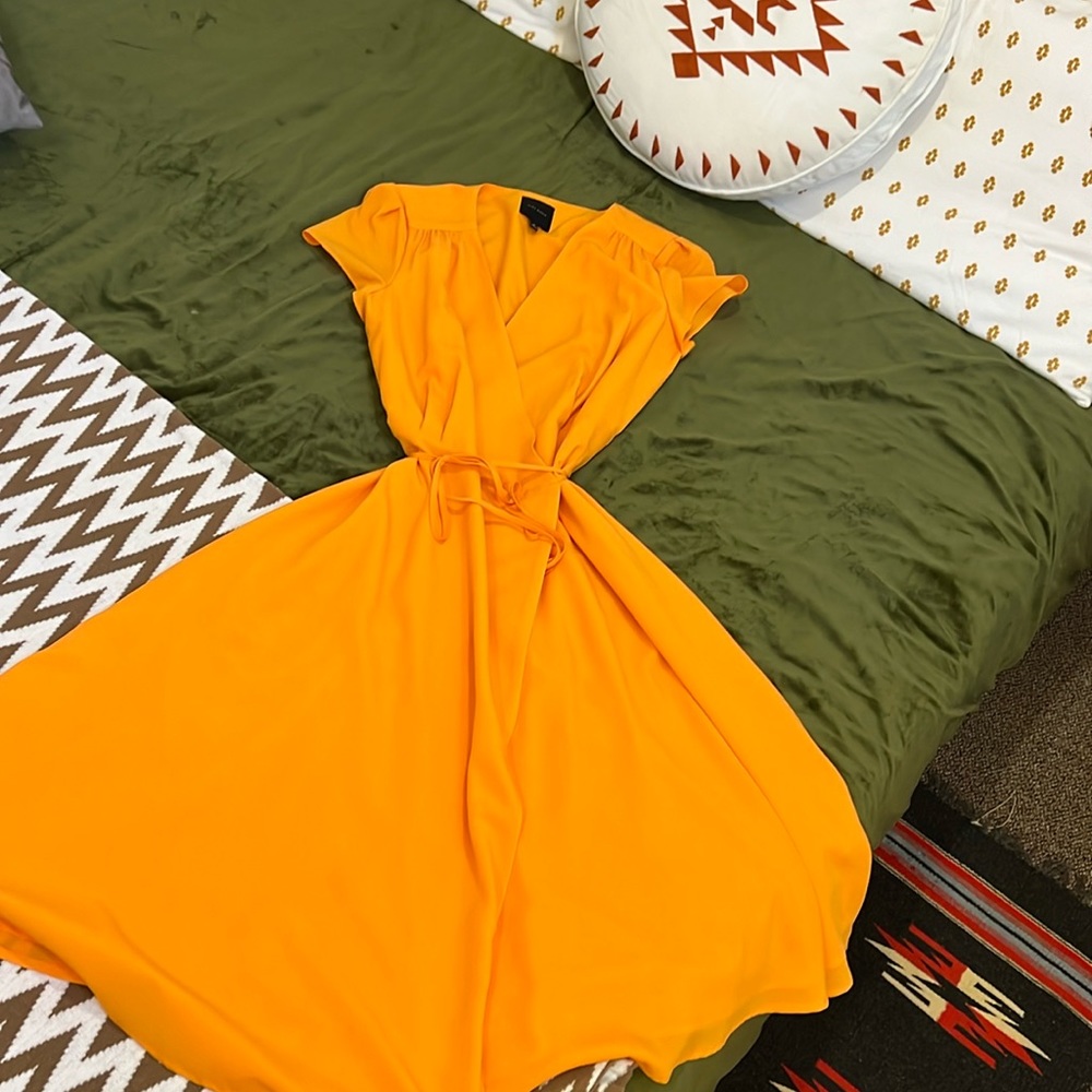Short sleeve, smooth wrap, self tie, mid length dress
